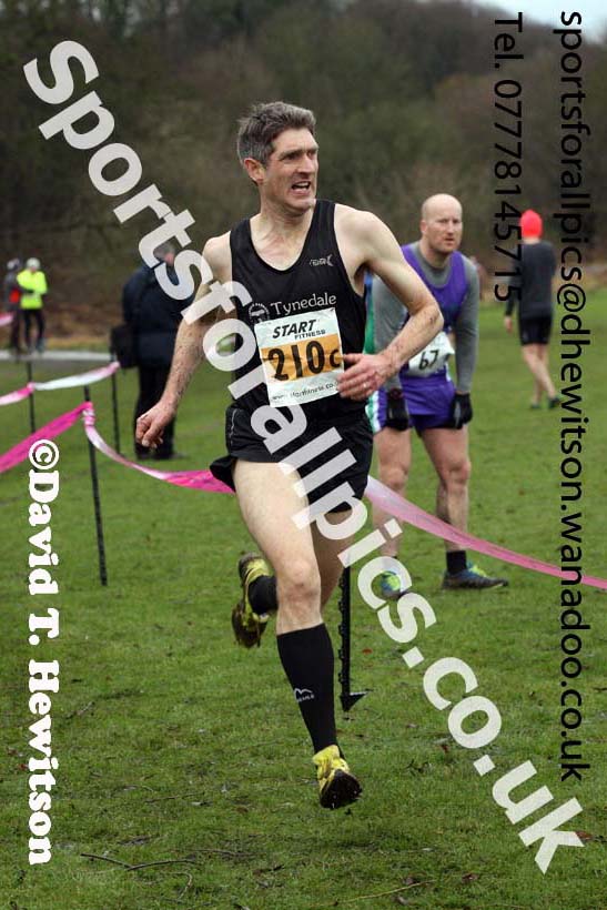 Mens veterans Durham Cathedral Cross Country Relays, Maiden Castle, Durham. Photo: David T. Hewitson/Sports for All Pics